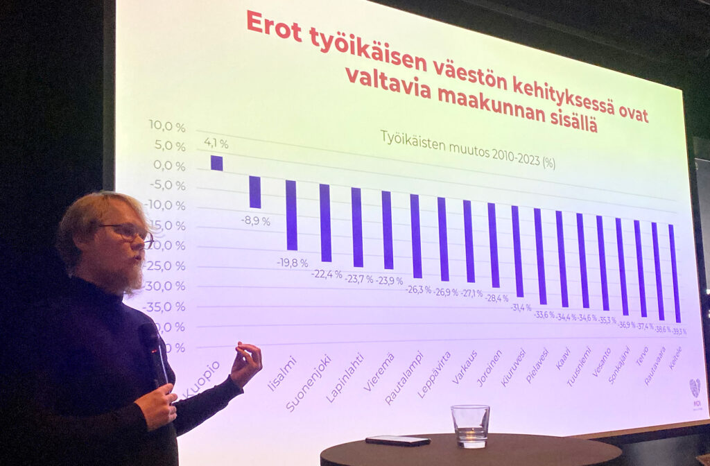 Rasmus Aro giving a speech.